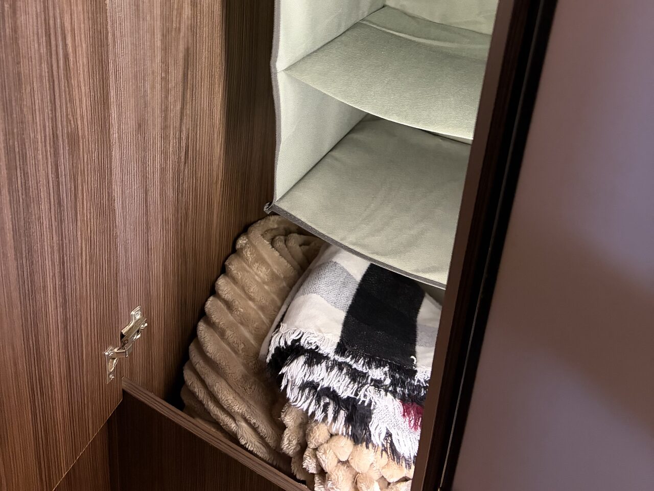 Benimar Tessoro 442 interior — 13