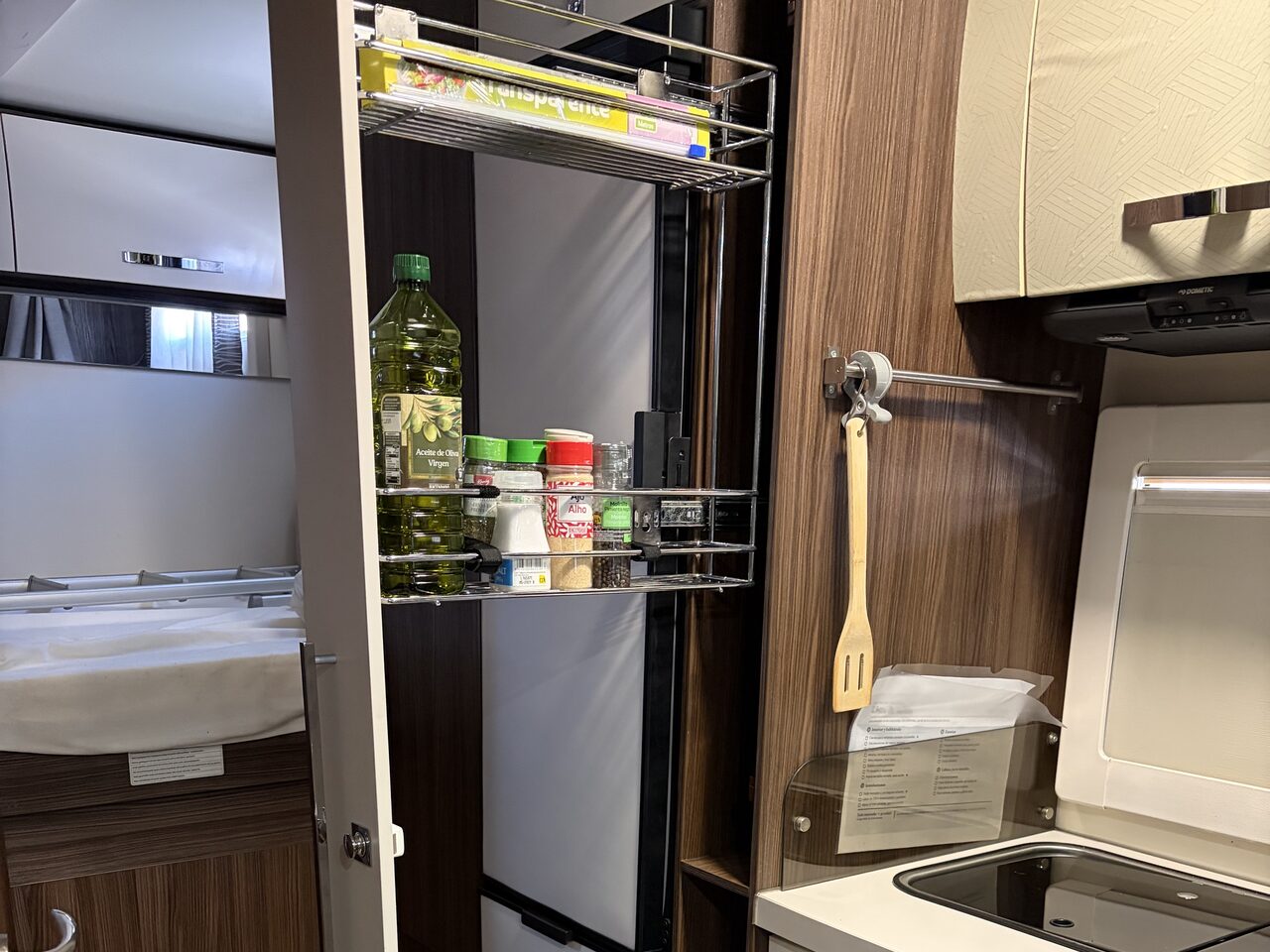 Benimar Tessoro 442 interior — 14